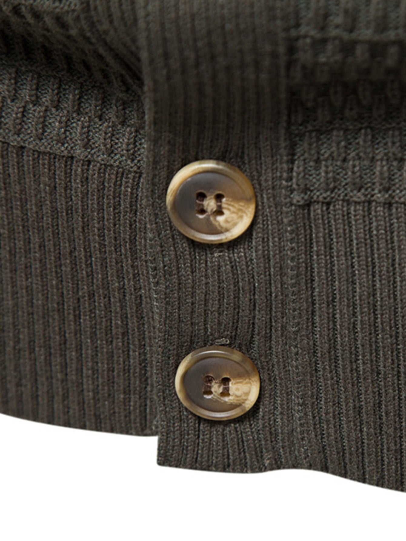 Pull en tricot avec col montant structuré et boutons