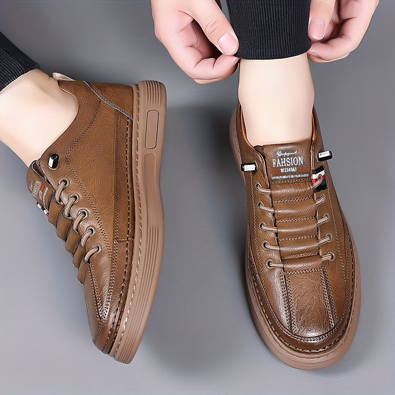 Chaussures de sport respirantes et élégantes pour hommes - durables et adaptées à un usage quotidien.