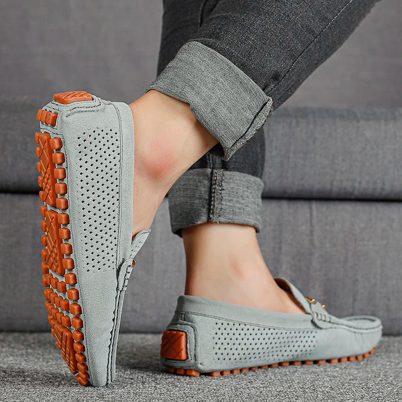 Mocassins en cuir perforé