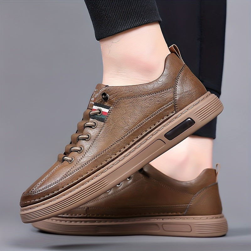 Chaussures de sport respirantes et élégantes pour hommes - durables et adaptées à un usage quotidien.