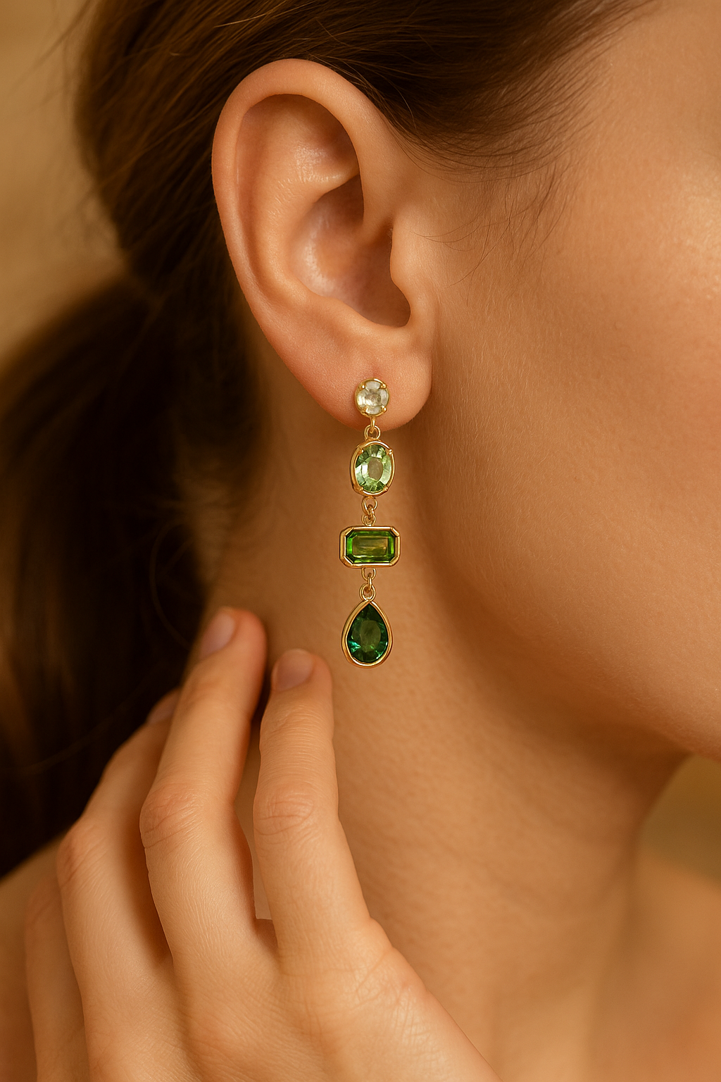 Kona | Boucles d'oreilles avec pierres précieuses vertes