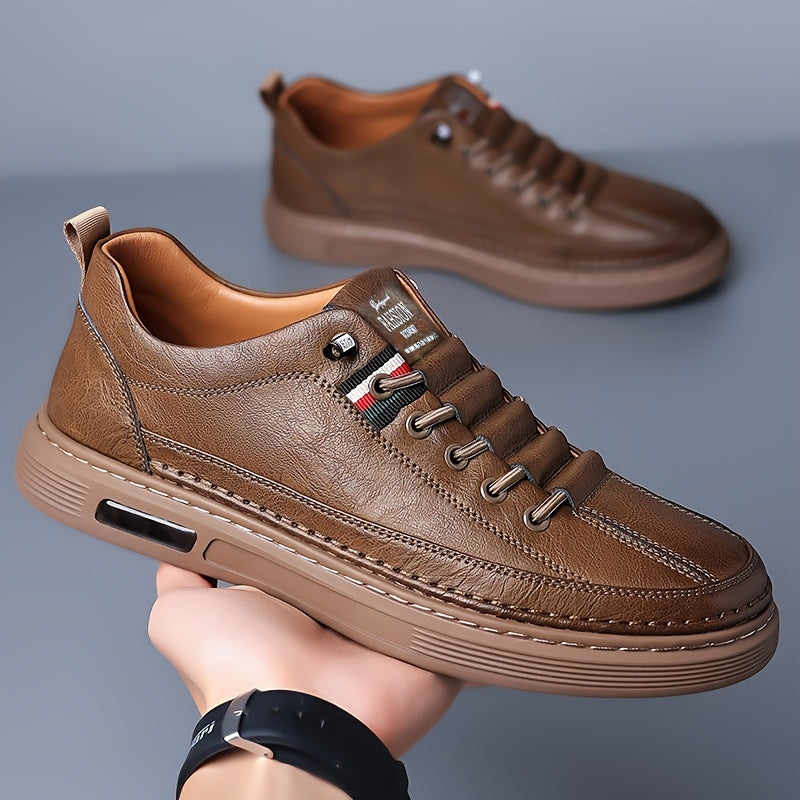 Chaussures de sport respirantes et élégantes pour hommes - durables et adaptées à un usage quotidien.