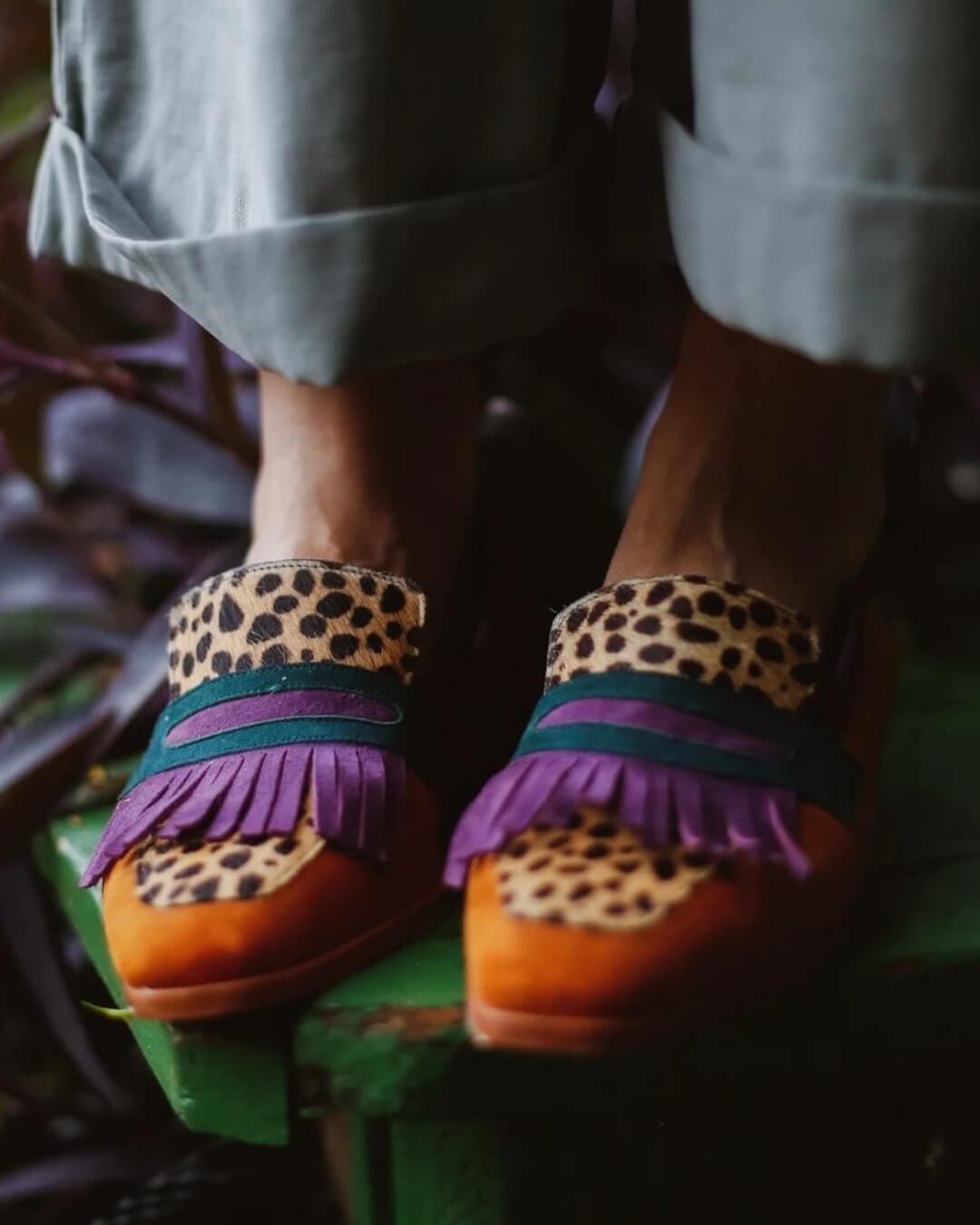 MOCASSINS À FRANGES AVEC MOTIF ANIMALIER