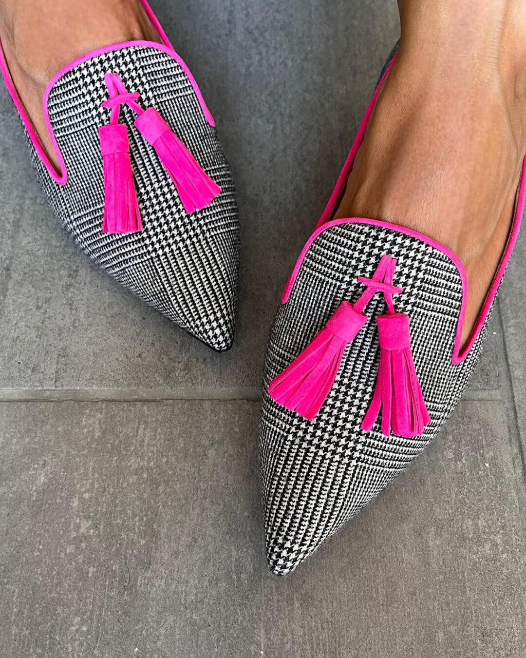 MOCASSINS À POINTE AVEC FRANGES FLUORESCENTES