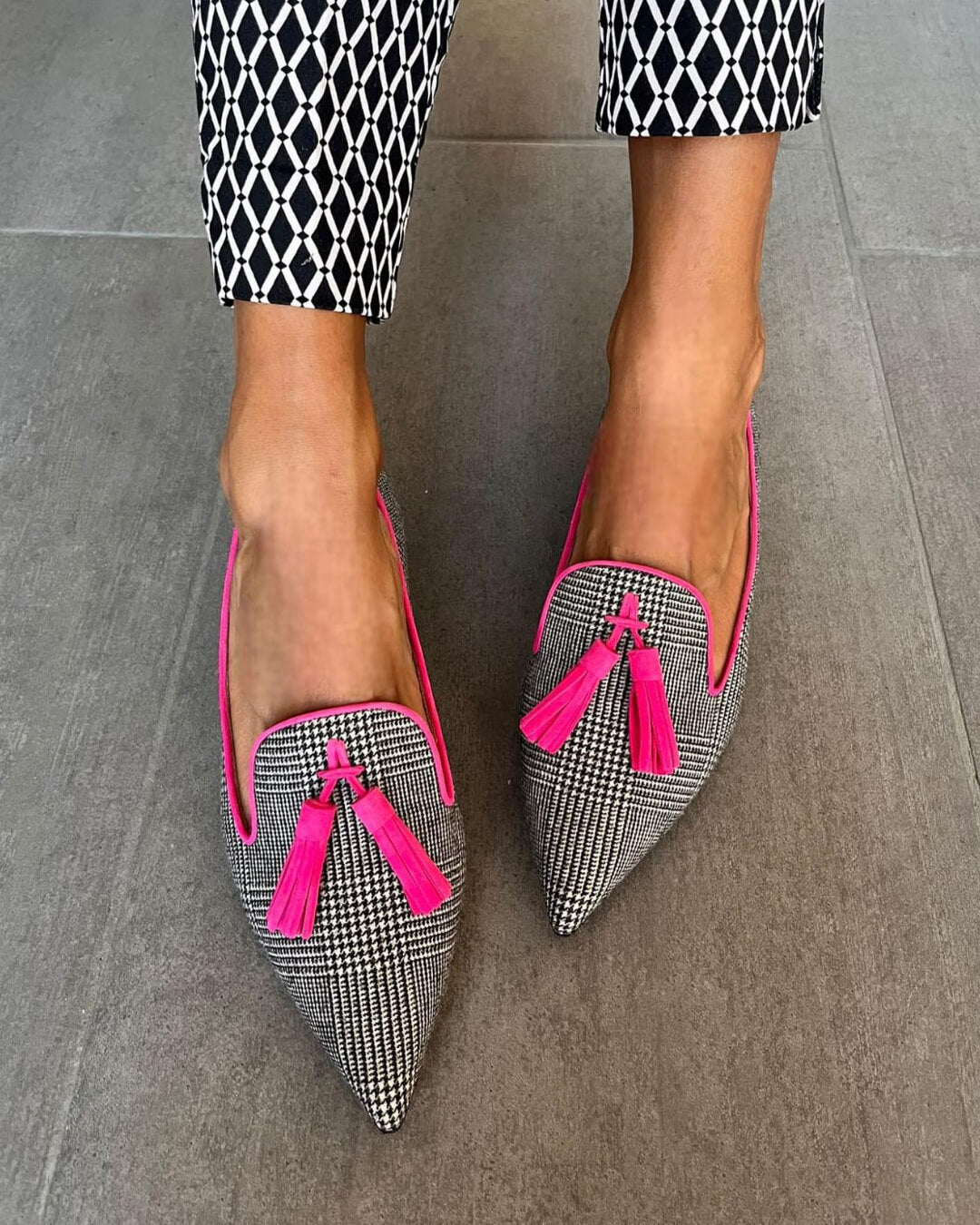 MOCASSINS À POINTE AVEC FRANGES FLUORESCENTES