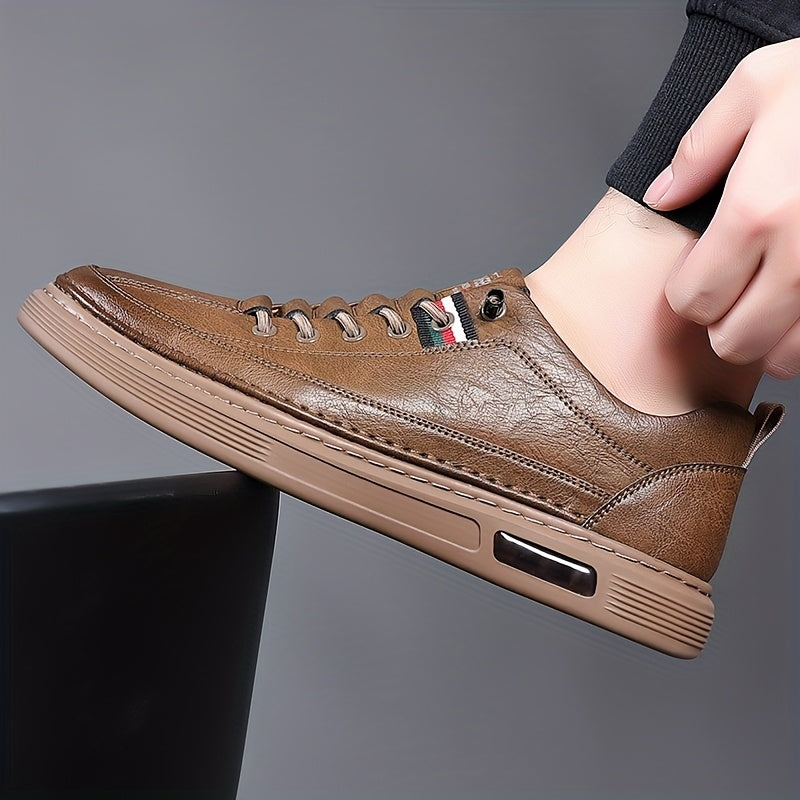 Chaussures de sport respirantes et élégantes pour hommes - durables et adaptées à un usage quotidien.