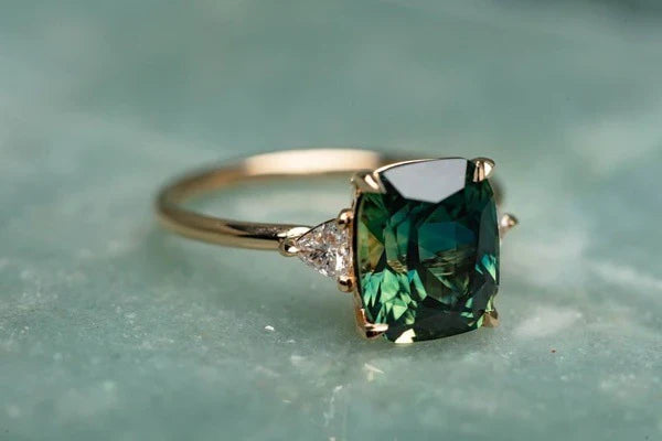 Bague en Or avec Pierre Précieuse Verte Inspirée du Vintage