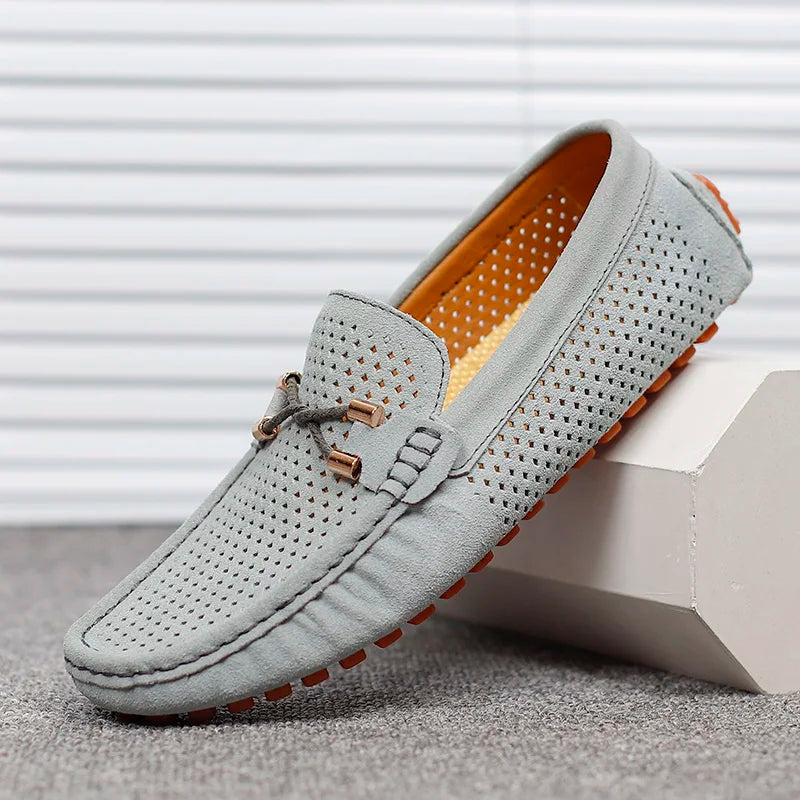 Mocassins en cuir perforé