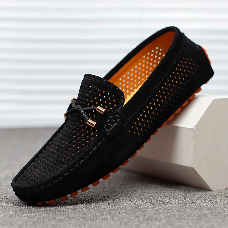 Mocassins en cuir perforé